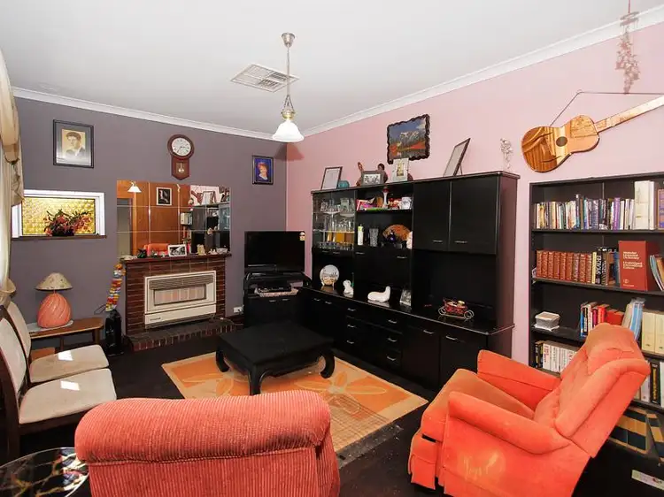 29 Whiteside Street, Cloverdale WA 6105