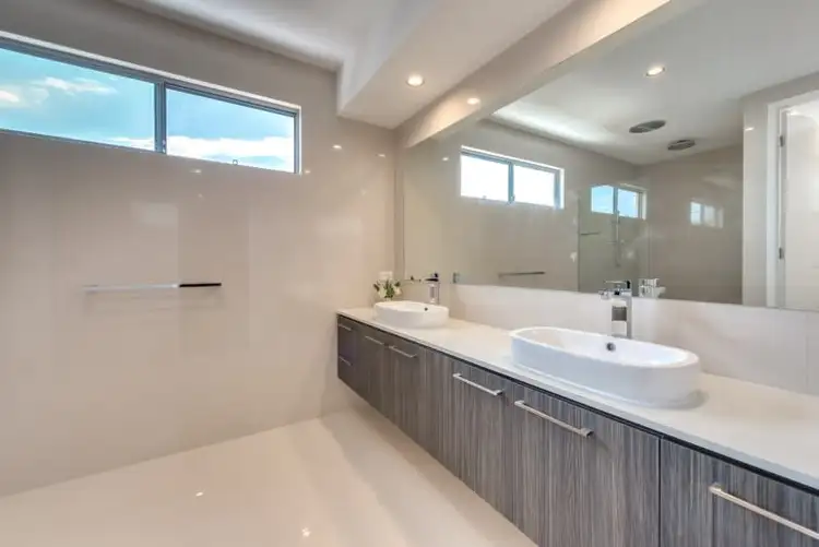 Sixth view of Homely other listing, 2/9 Nankeen Avenue, Paradise Point QLD 4216