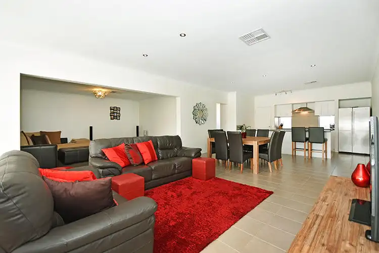 4 Mitre Bend, Ellenbrook WA 6069