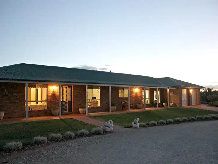 8 Evatt Street, Temora NSW 2666
