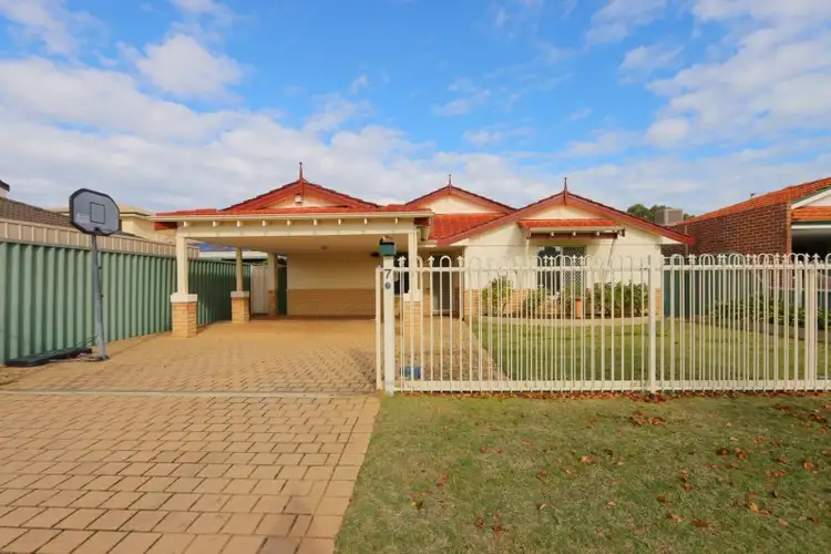 7 Oblate Retreat, Queens Park WA 6107