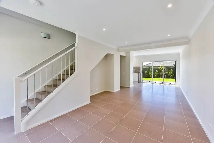 37 Rolla Road, Glenfield NSW 2167