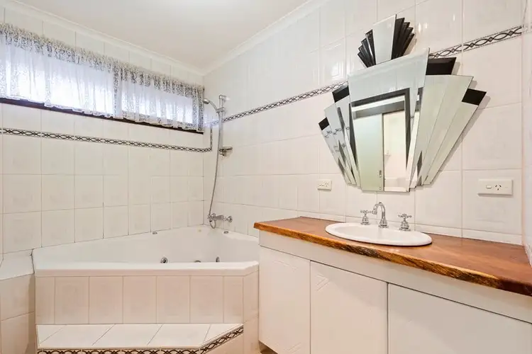 Fifth view of Homely house listing, 2 Melanie Court, Mount Waverley VIC 3149