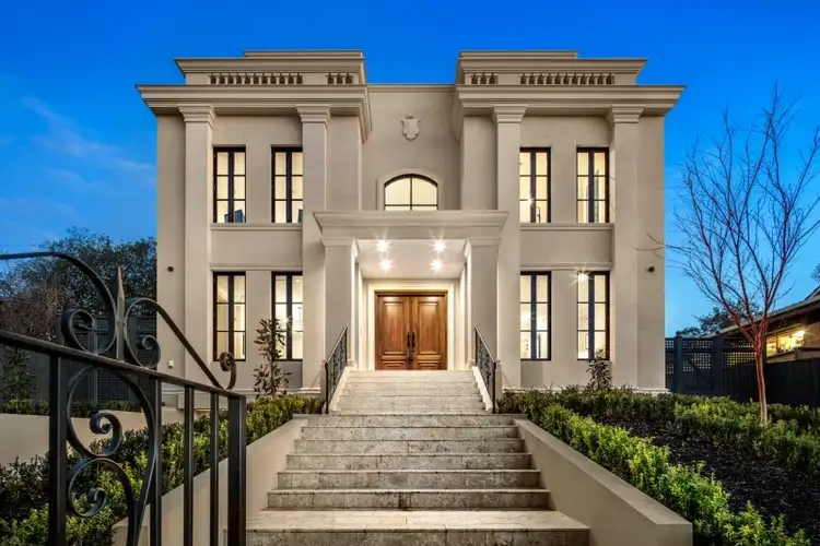 22 Wynyard Crescent, Balwyn North VIC 3104