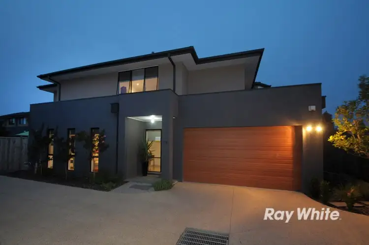 16 Lexington Square, Sandhurst VIC 3977