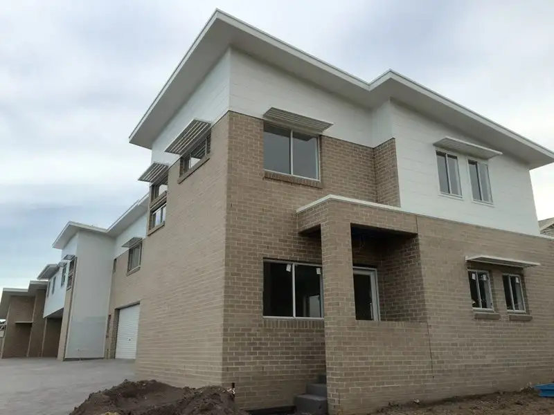 Main view of Homely townhouse listing, 2/60 Kingston Street, Oak Flats NSW 2529
