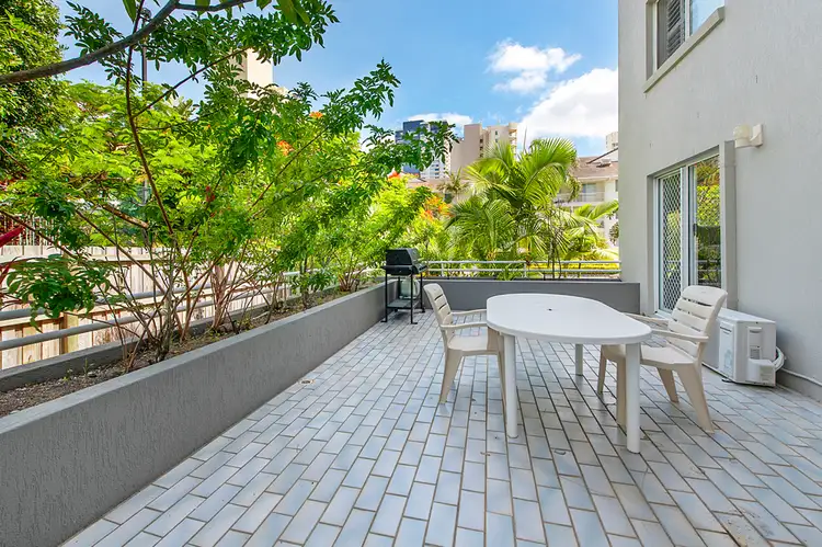 11 Breaker Street, Main Beach QLD 4217