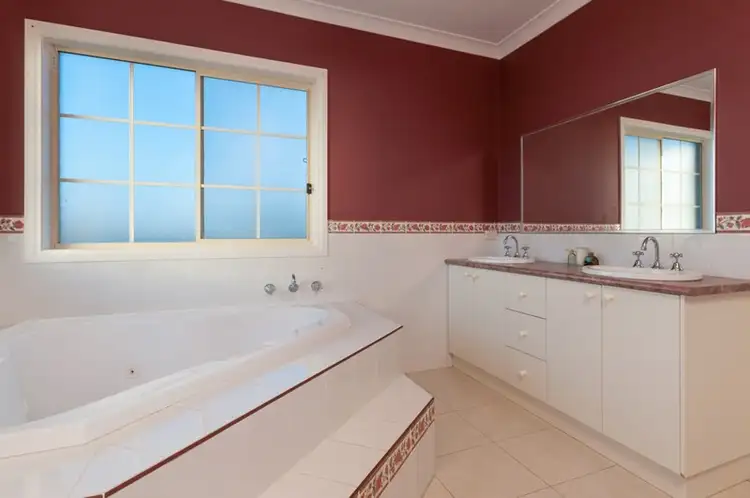 Seventh view of Homely house listing, 2 Strachan Close, Taylors Lakes VIC 3038