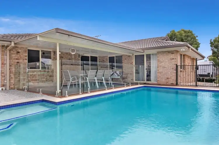 8 Johnston Avenue, Birkdale QLD 4159