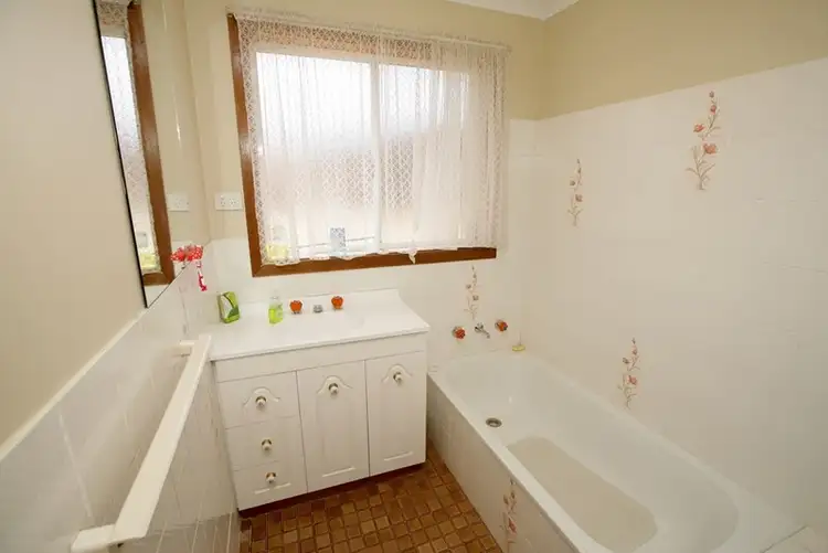 Seventh view of Homely house listing, 5 Overdale Drive, Bourkelands NSW 2650