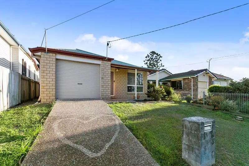 Main view of Homely house listing, 33 Hutton Avenue, Wynnum QLD 4178