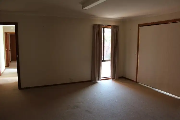 Seventh view of Homely house listing, 1 Chamberlain Court, Hamilton VIC 3300