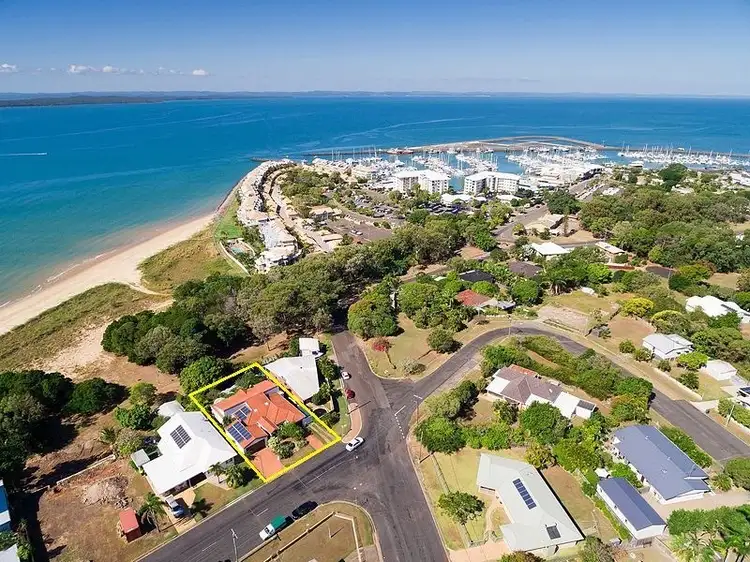 10 James Street, Urangan QLD 4655