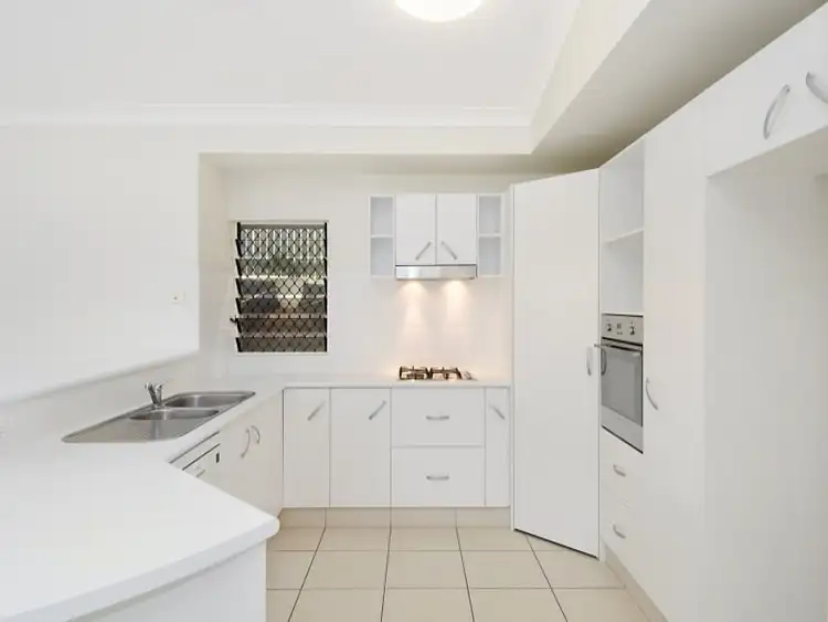 8 Palomar Court, Mount Louisa QLD 4814