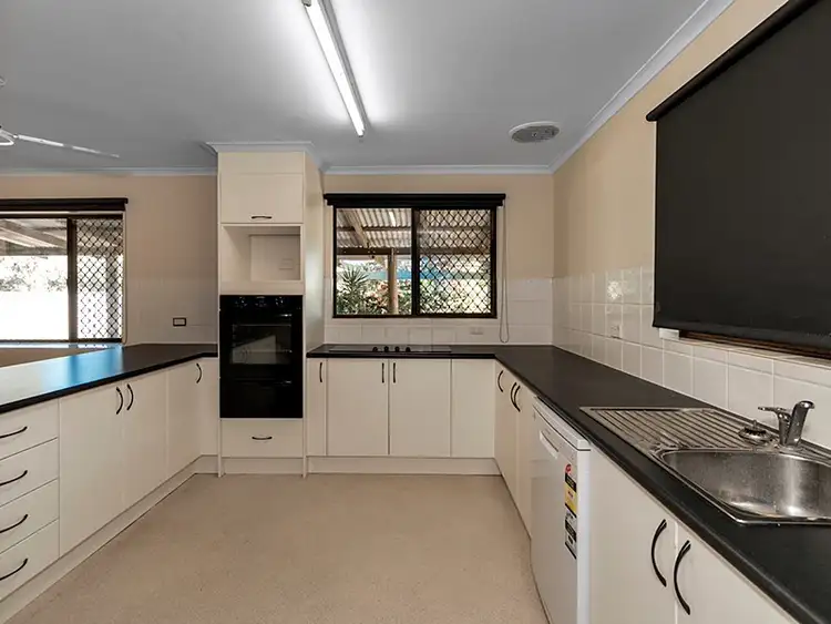 Fourth view of Homely house listing, 2 Pargi Close, Waggrakine WA 6530