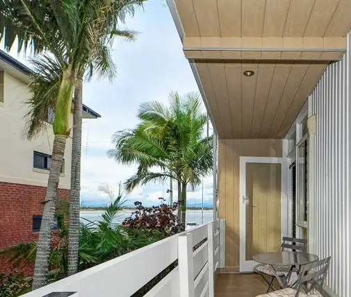 6/272 Marine Parade, Labrador QLD 4215