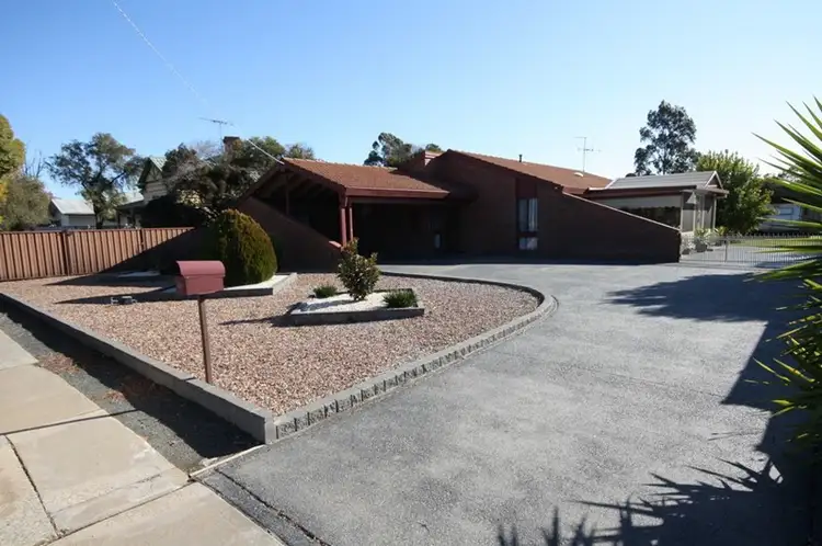 30 Dudley Street, Rochester VIC 3561