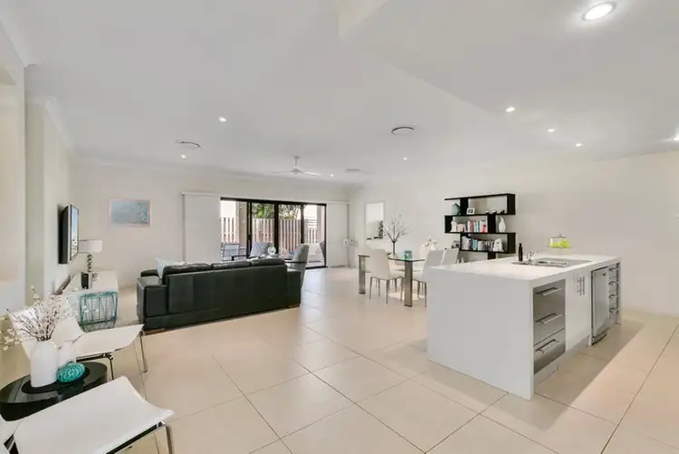 8 Saleya Drive, Varsity Lakes QLD 4227