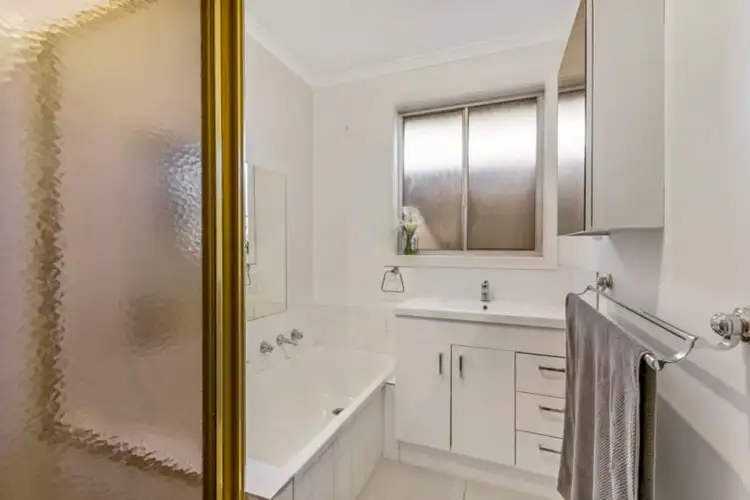Sixth view of Homely house listing, 2 Heathmere Crescent, Endeavour Hills VIC 3802