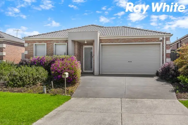 8 Maya Street, Pakenham VIC 3810