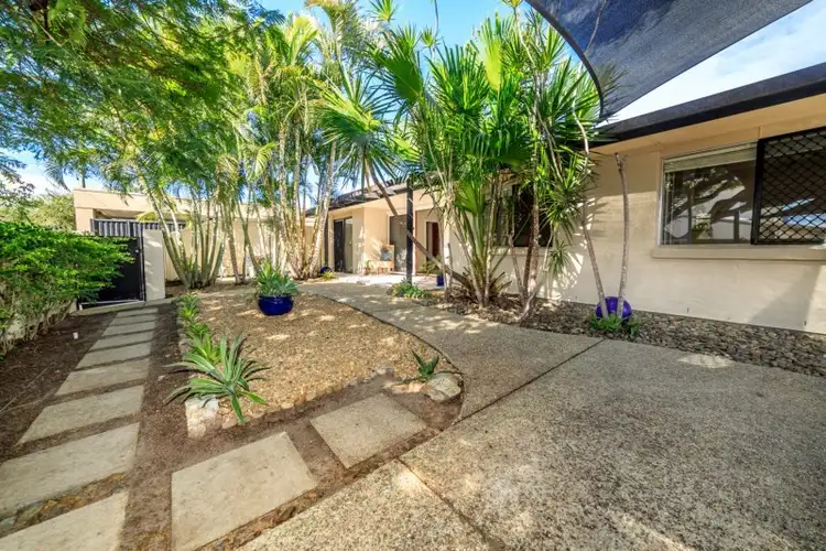 11 Boongala Road, Broadbeach Waters QLD 4218