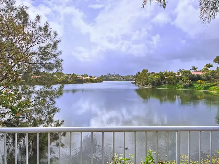 2/15 Dandenong Terrace, Robina QLD 4226