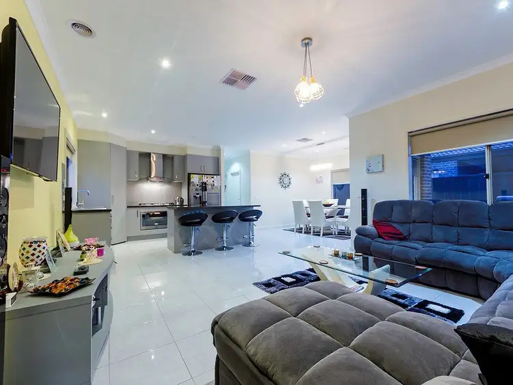 Sixth view of Homely house listing, 6 Reginato Court, Tarneit VIC 3029