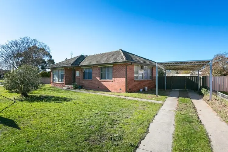 6 Finch Avenue, California Gully VIC 3556