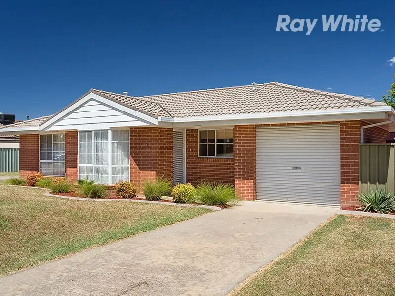 Main view of Homely townhouse listing, 1/4 Amalfi Drive, Lavington NSW 2641