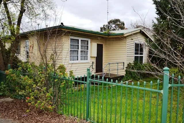 16 Morison Crescent, Seymour VIC 3660