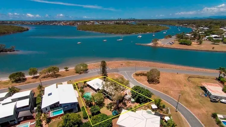 72 Boykambil Esplanade North, Hope Island QLD 4212