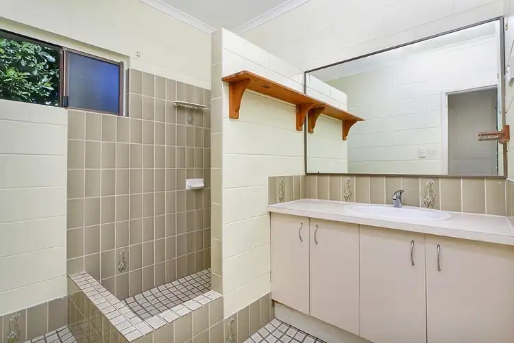 Fifth view of Homely other listing, 2/4 Agincourt Close, Clifton Beach QLD 4879