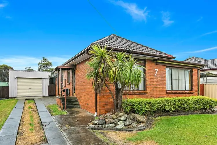 7 Hoskins Avenue, Warrawong NSW 2502