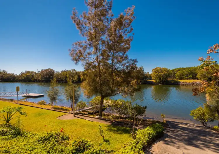 14 Lancelin Drive, Mermaid Waters QLD 4218