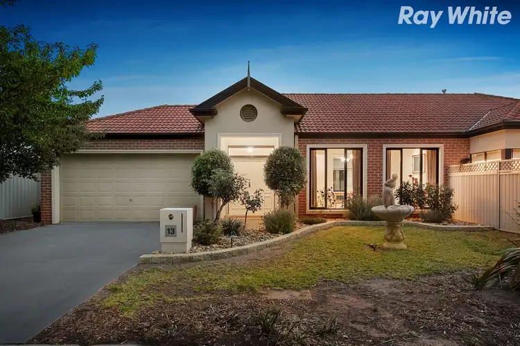 13 Hopkins Pass, Pakenham VIC 3810