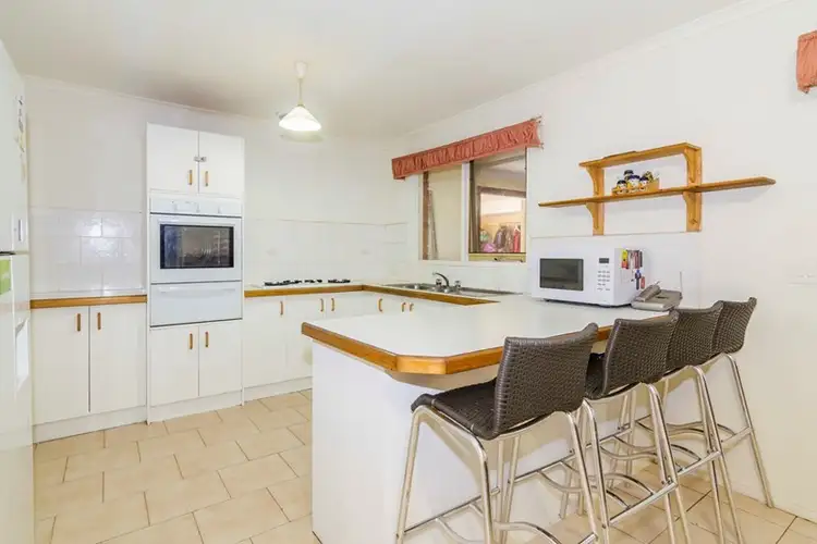 19 Bates Street, Cranbourne West VIC 3977