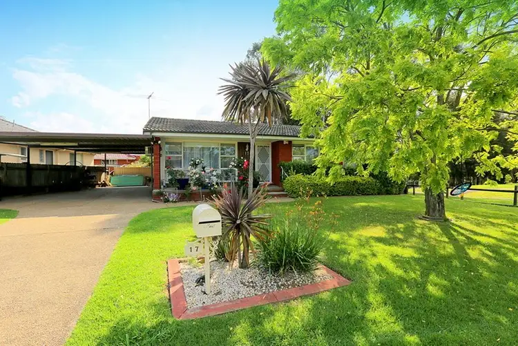 17 Amaroo Avenue, Georges Hall NSW 2198