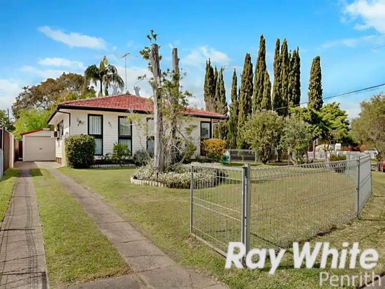 40 Sandakan Crescent, Lethbridge Park NSW 2770