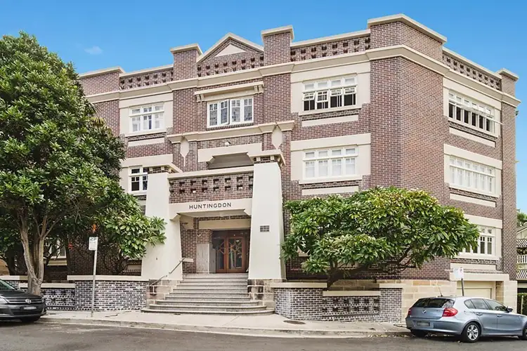 2/6 Holbrook Avenue, Kirribilli NSW 2061