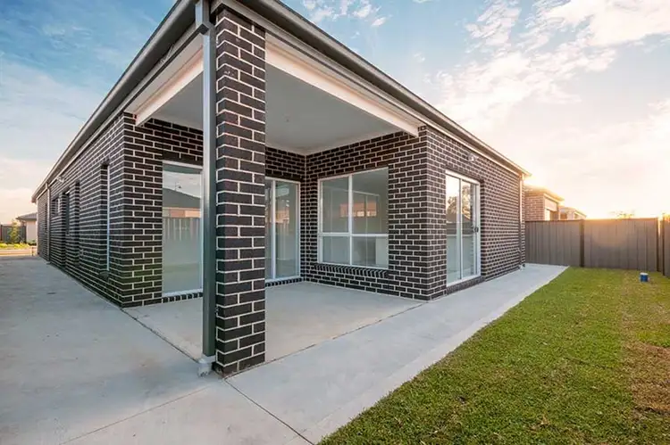 Seventh view of Homely house listing, 29 Viewmont Avenue, Craigieburn VIC 3064