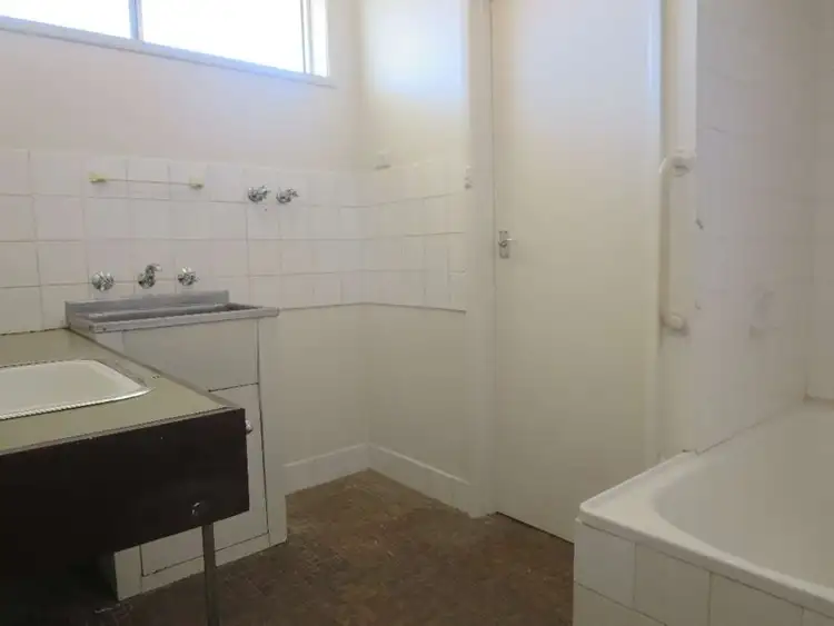 Seventh view of Homely unit listing, 2/311 Moore Street, Lavington NSW 2641