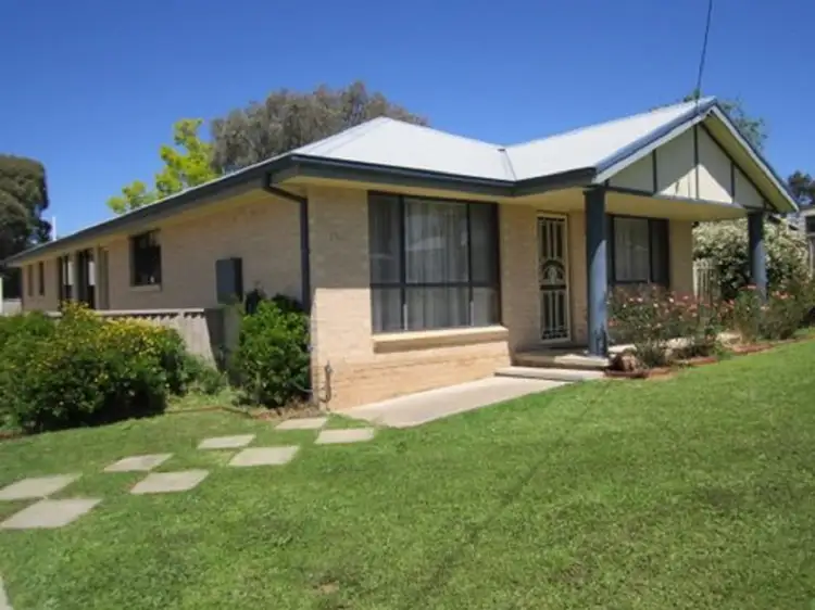 33 Parkes Street, Cowra NSW 2794