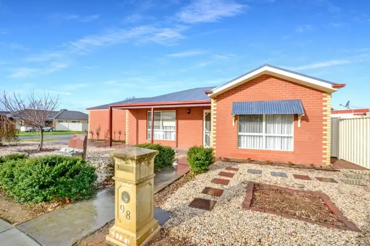 98 Myrtle Road, Ascot VIC 3551