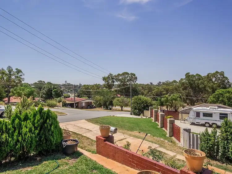 Second view of Homely house listing, 21 Maycock Place, Orelia WA 6167