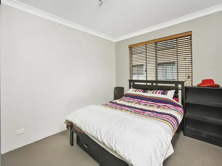 Fifth view of Homely unit listing, 2/26 Pacific Parade, Dee Why NSW 2099