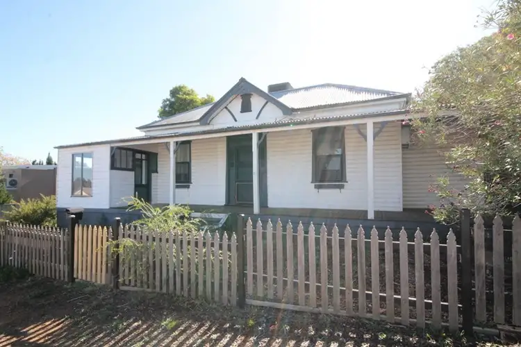 31 Brock Street, Young NSW 2594
