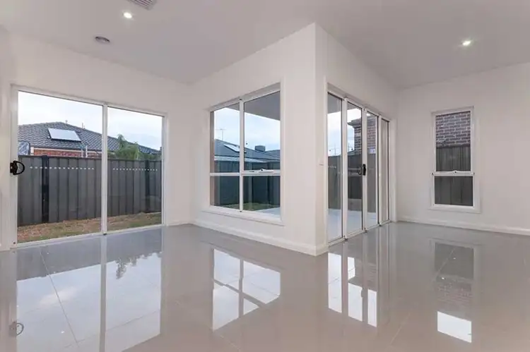 Fifth view of Homely house listing, 25 Viewmont Avenue, Craigieburn VIC 3064