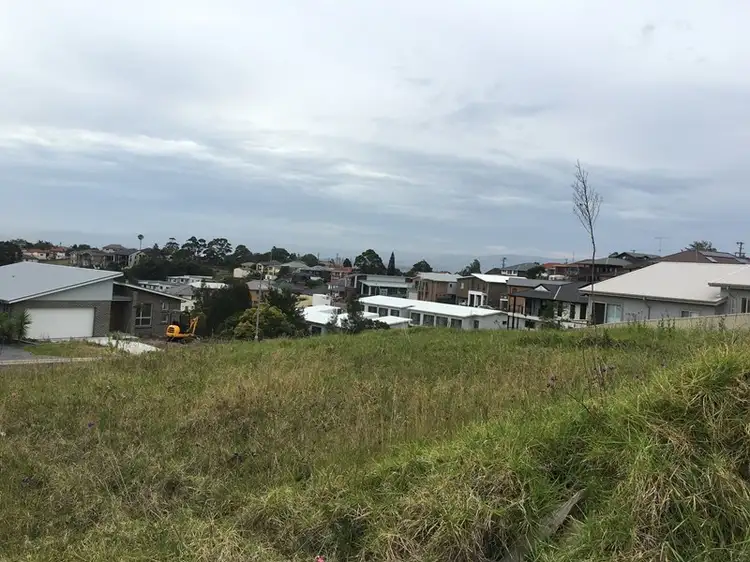 15 Backhouse Road, Lake Heights NSW 2502