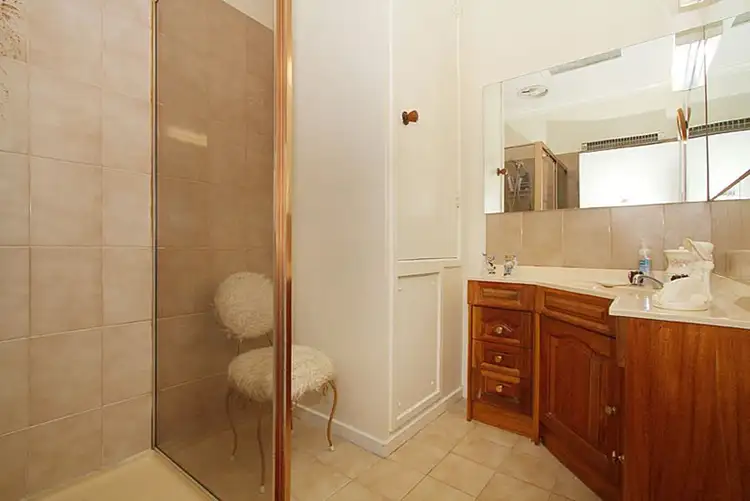 Seventh view of Homely house listing, 2 West Court, Lalor VIC 3075