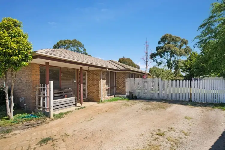 10 Citrinus Court, Romsey VIC 3434